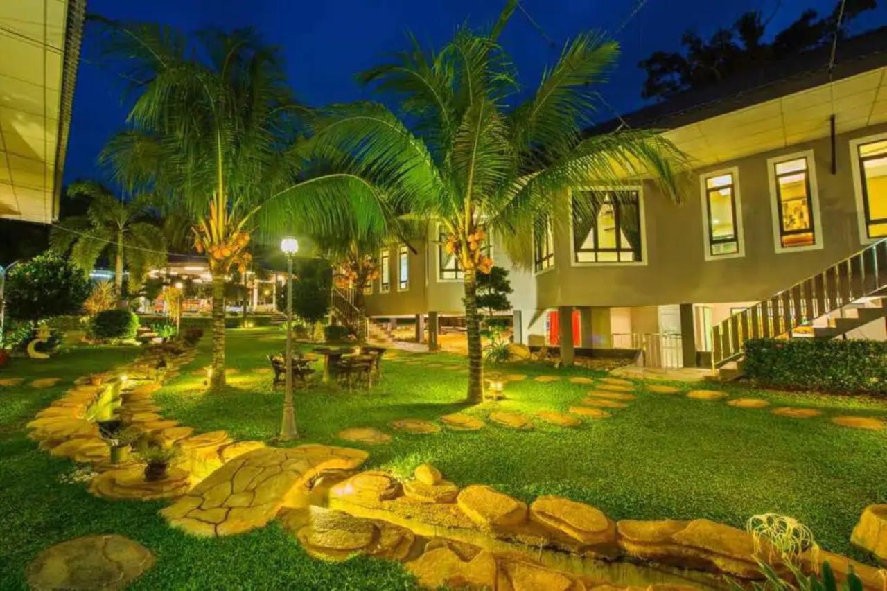 Capital O 90088 Mbp Leisure Resort Batu Pahat Exterior foto